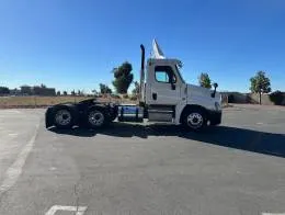 Freightliner Cascadia 125  6