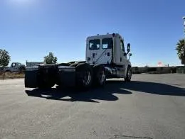 Freightliner Cascadia 125  10