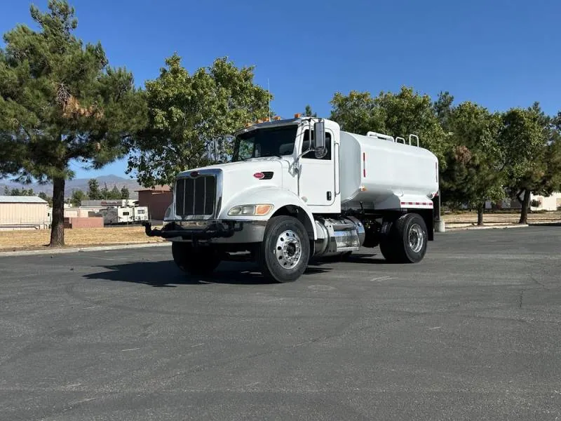 Peterbilt 337 3