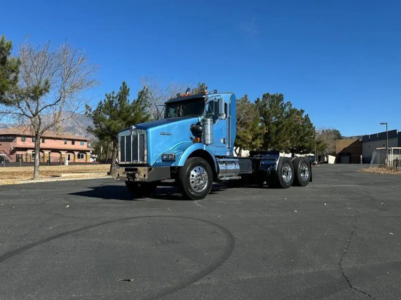 Kenworth T800 1