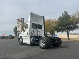 Freightliner Cascadia 125  3