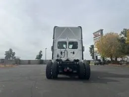 Freightliner Cascadia 125  4