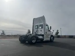 Freightliner Cascadia 125  5