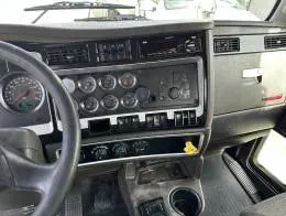 Kenworth T440  13