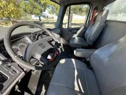 Freightliner M2  18