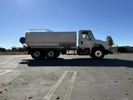 Freightliner M2  6
