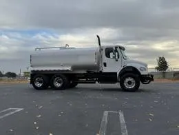 Freightliner M2  6