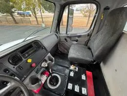 Freightliner M2  17