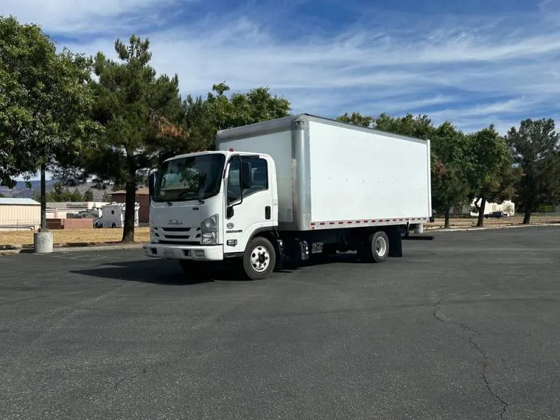 Isuzu NPR-HD 1