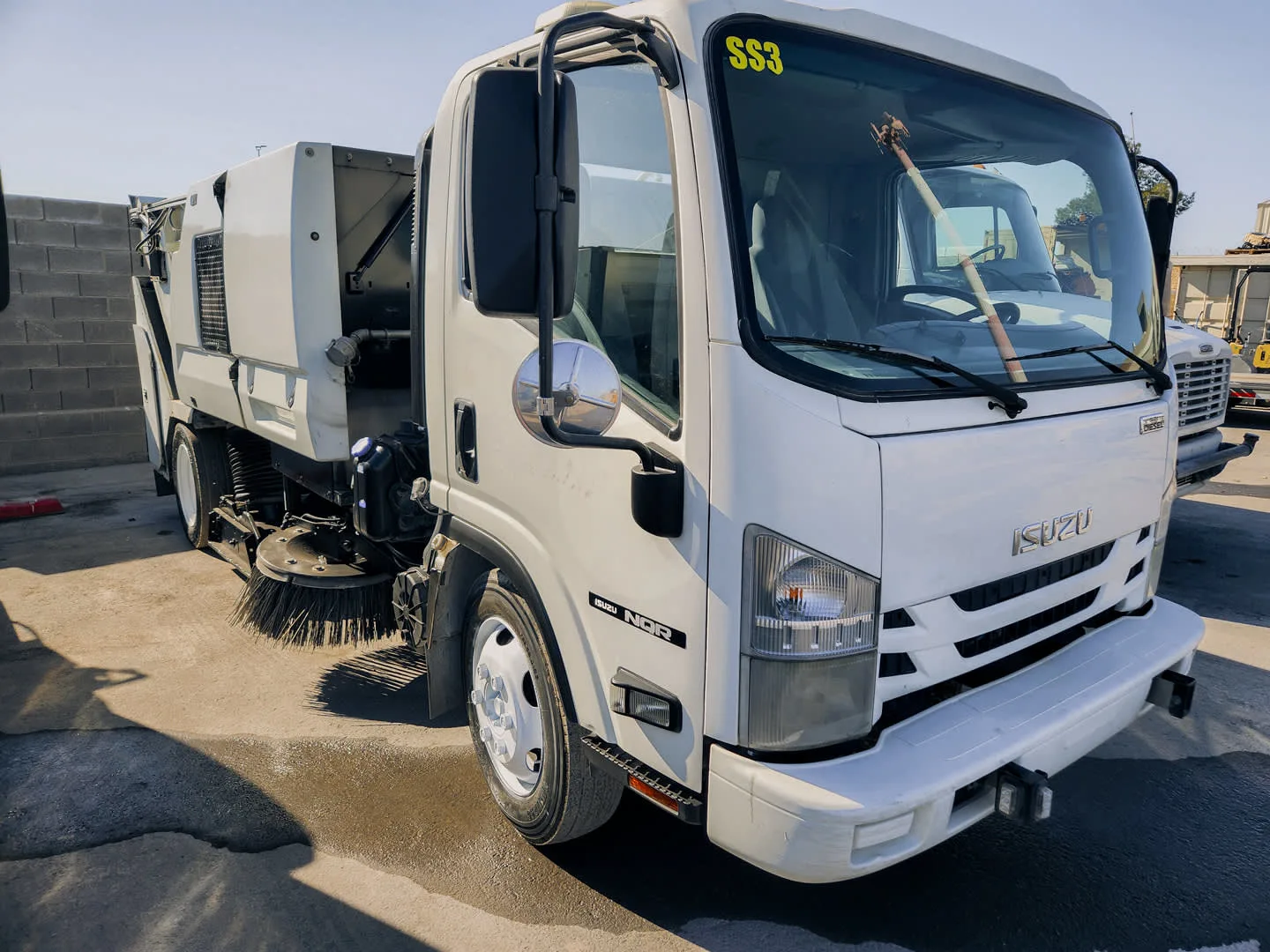 Isuzu Tymco 435 Sweeper_Truck 1