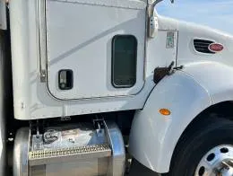 Peterbilt 335 Service_Truck 2