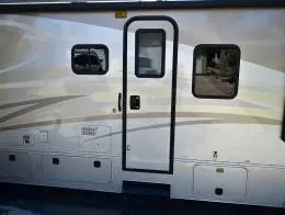 Fleetwood Storm 32V Other_Vehicles 53