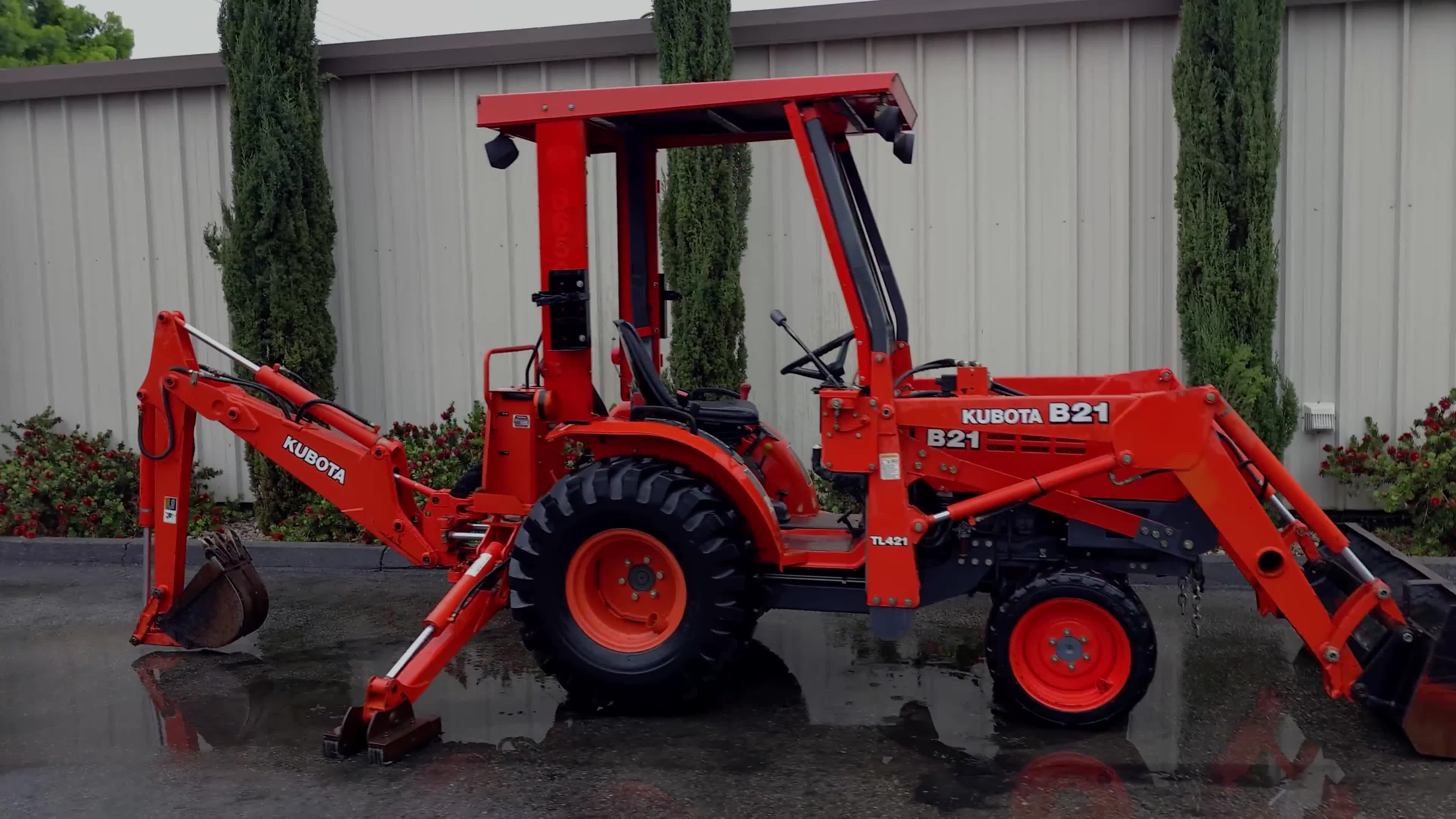 Kubota B21 Loader_Backhoes 9