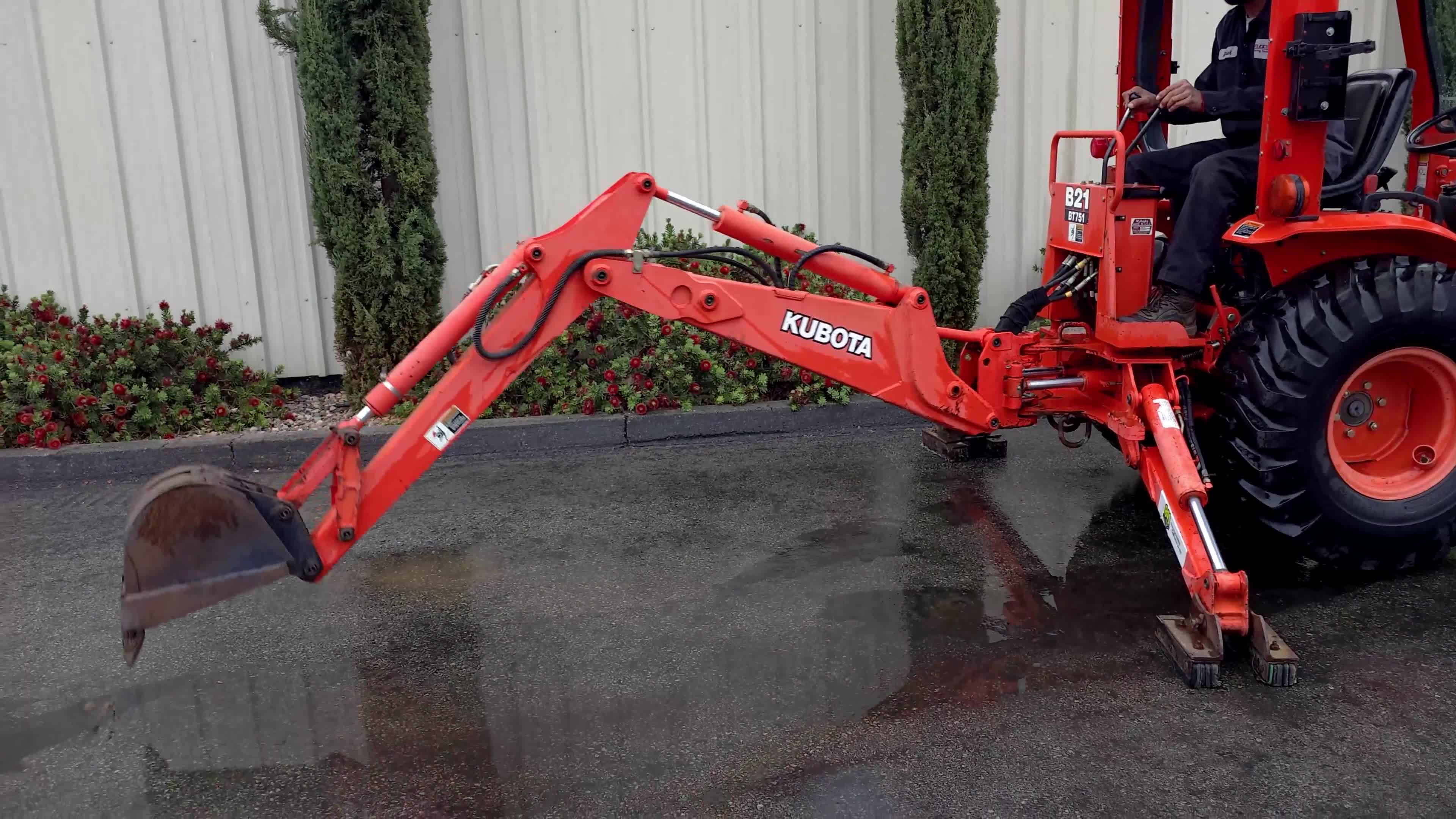 Kubota B21 Loader_Backhoes 12