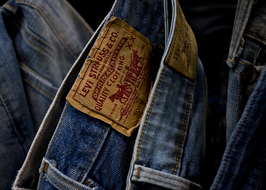Levi Strauss Beats Estimates, Raises Outlook