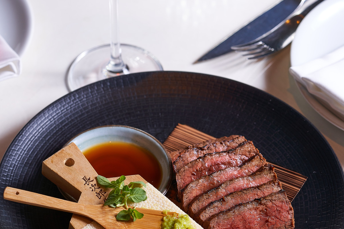 Stripsteak - Waikiki