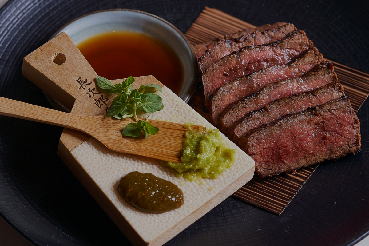 Photo 1 of 4: Stripsteak - Waikiki