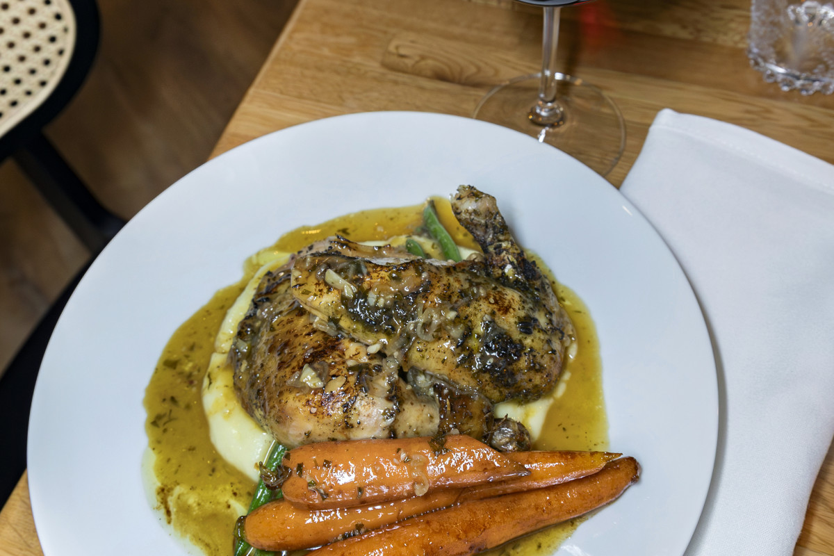Deux Bistro