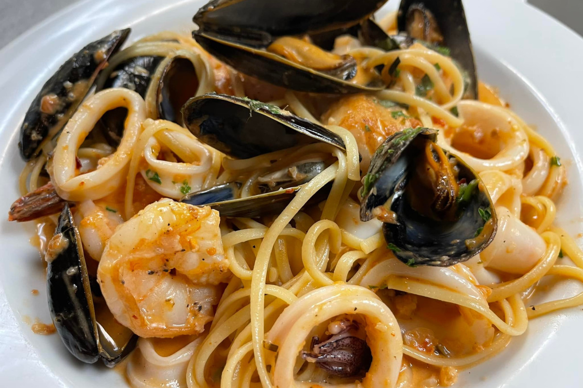 Idylwood Grill and Wine Bar