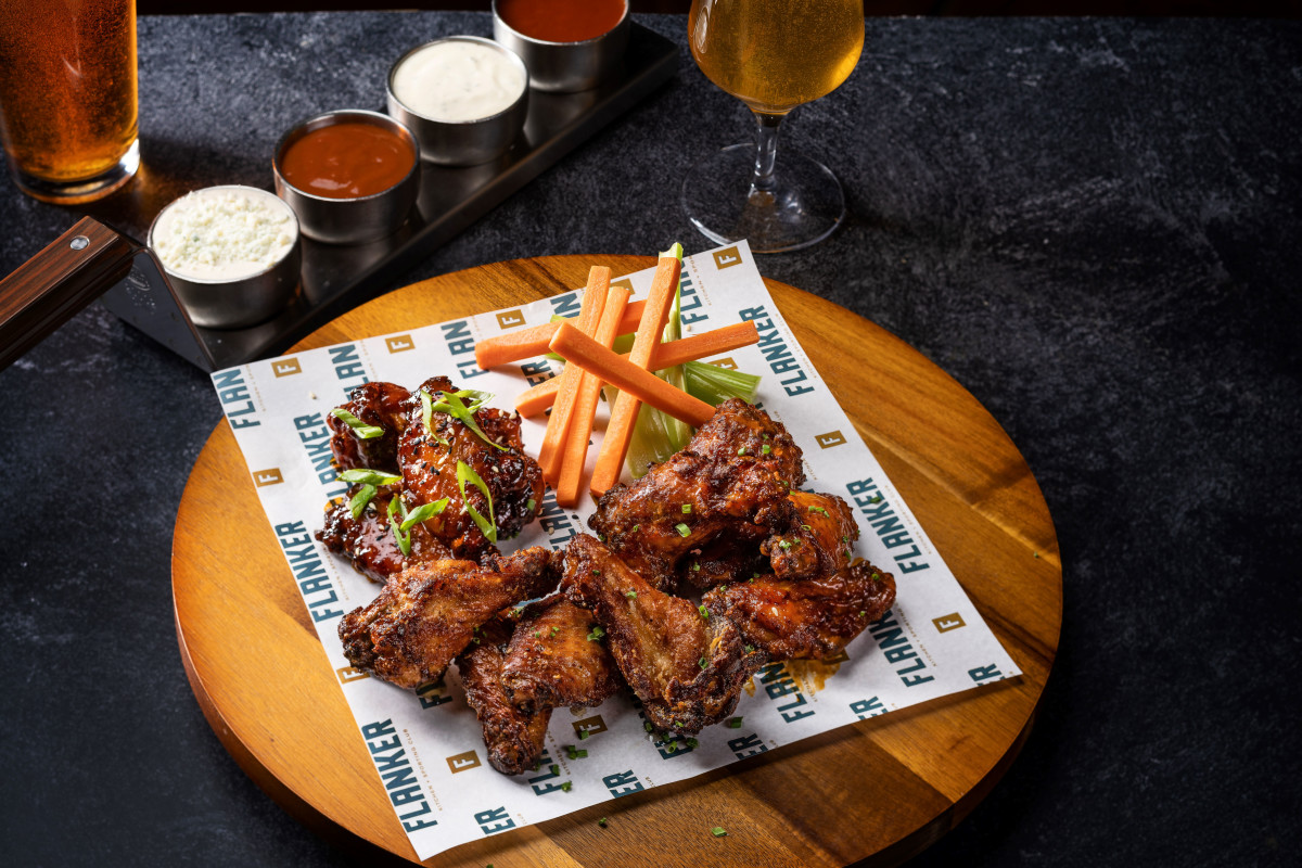 Flanker Kitchen & Sports Bar - SLC