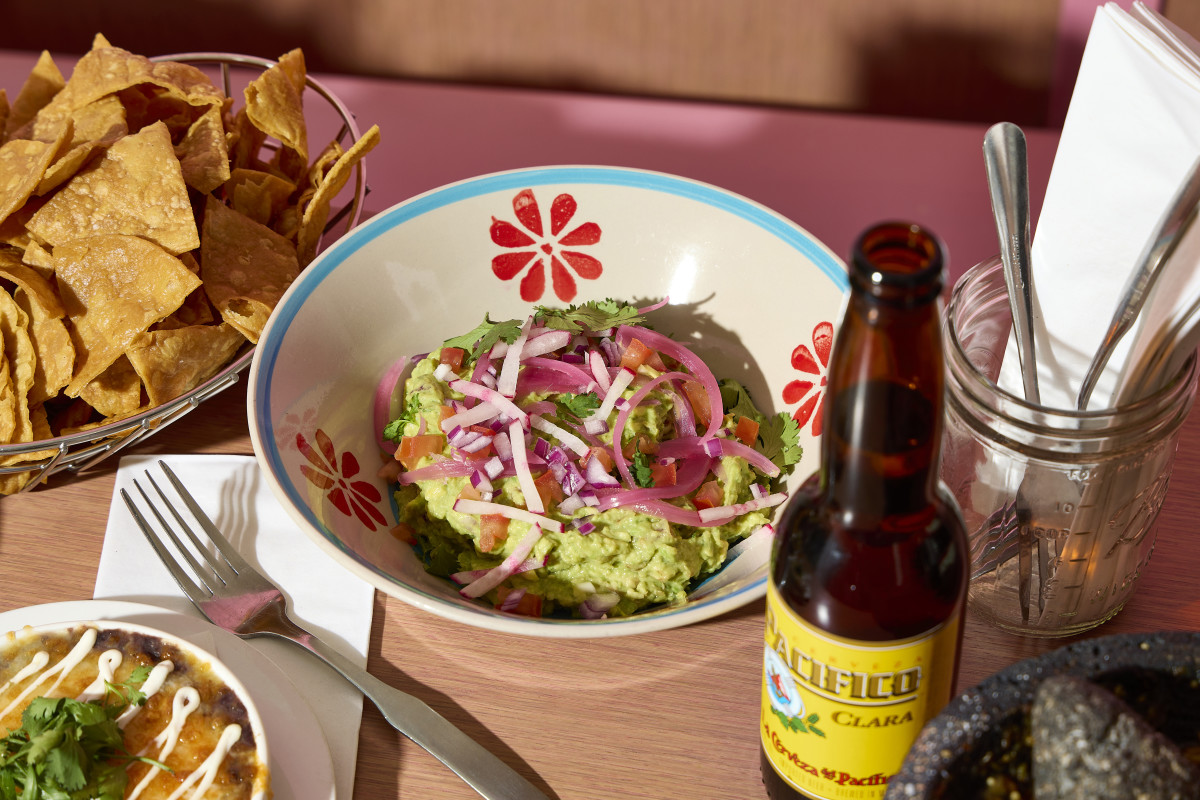 Photo 1 of 4: ELECTRiC LiME TAQUERiA