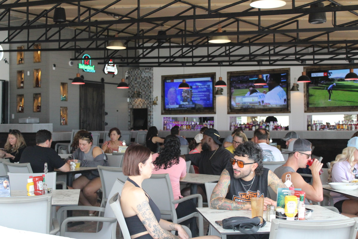 Ocean Alley Restaurant & Beach Bar