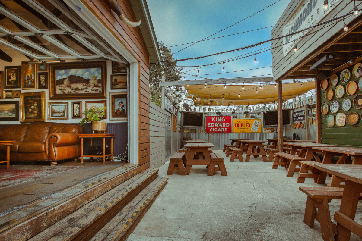 Photo 1 of 4: Richmond Bar & Grill