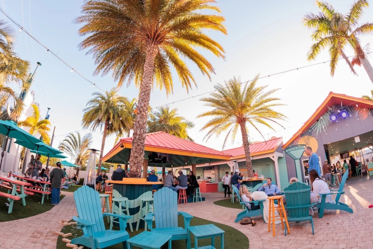 Photo 1 of 4: The Bungalow Bar & Grill