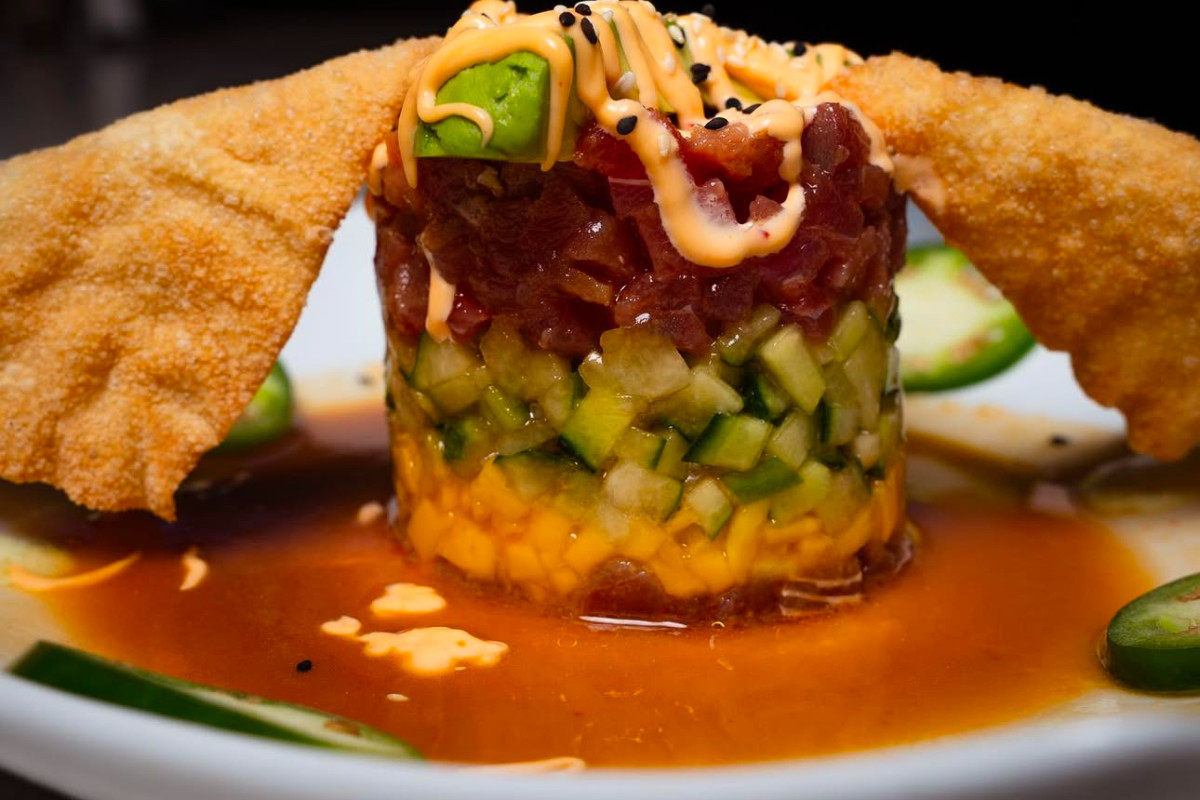 Lunas Bar & Grill
