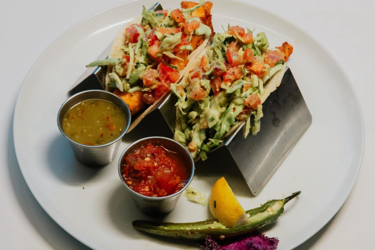 Lunas Bar & Grill