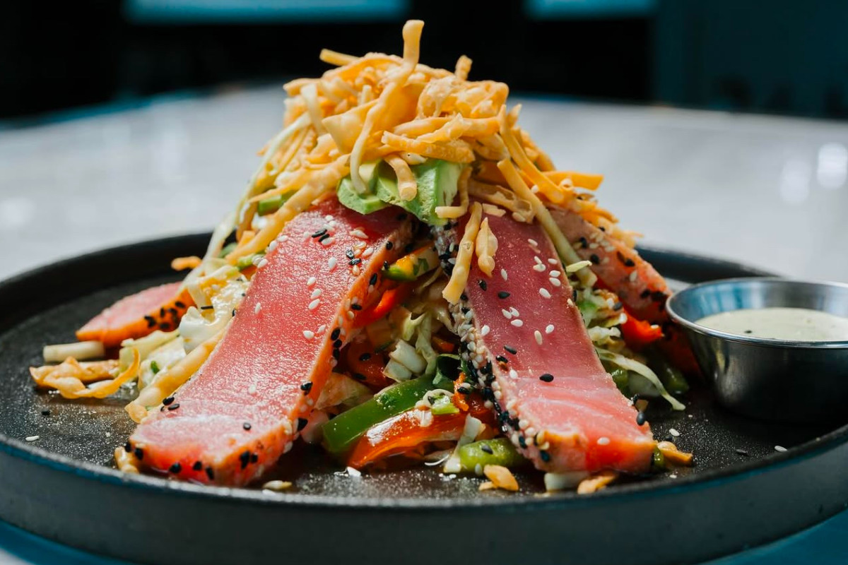 Lunas Bar & Grill