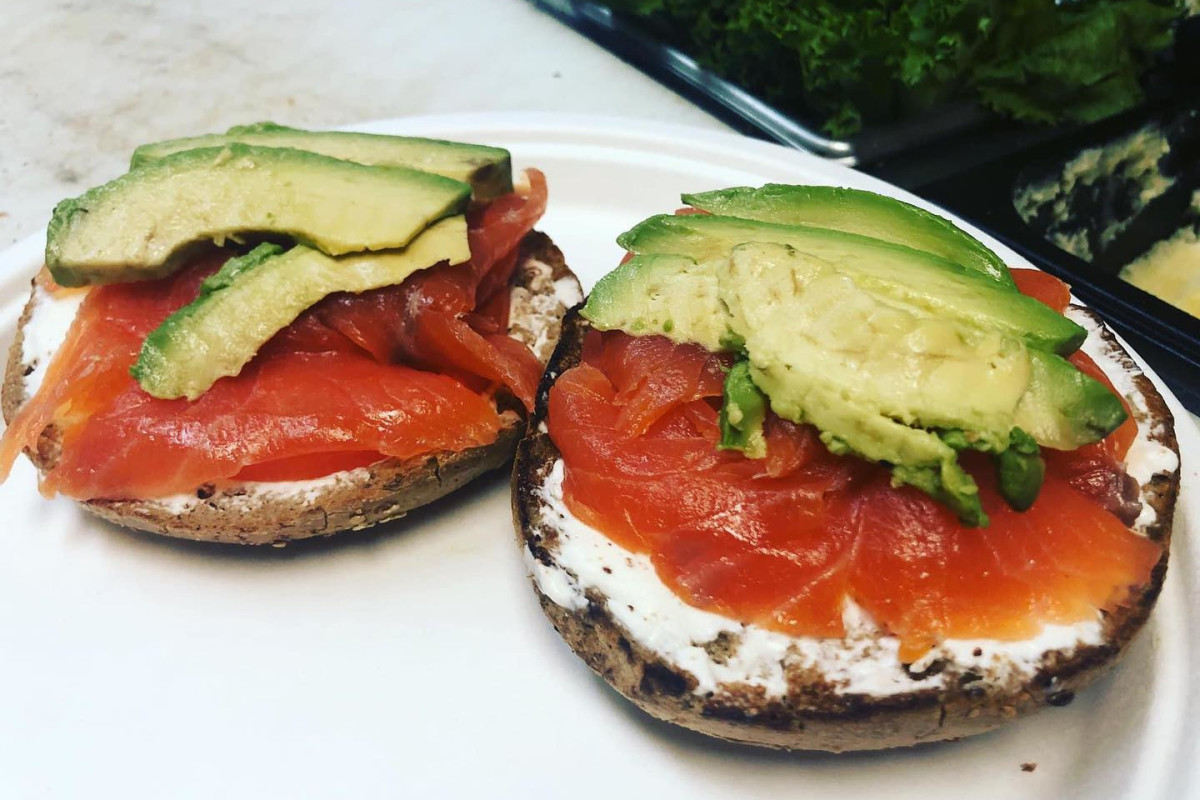 Ize's Deli and Bagel