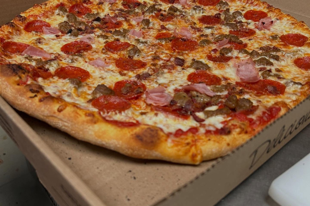 Photo 1 of 4: Harry's Pizza & Subs