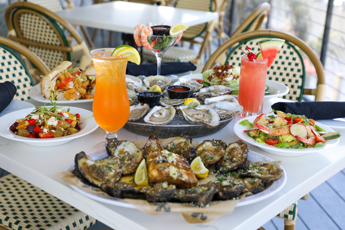 Photo 1 of 4: Felix's Restaurant & Oyster Bar - French Quarter