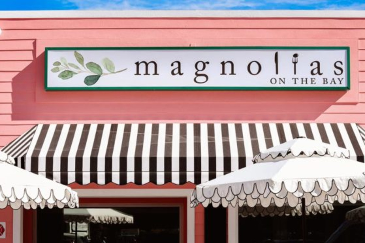 Photo 1 of 4: Magnolia's on the Bay