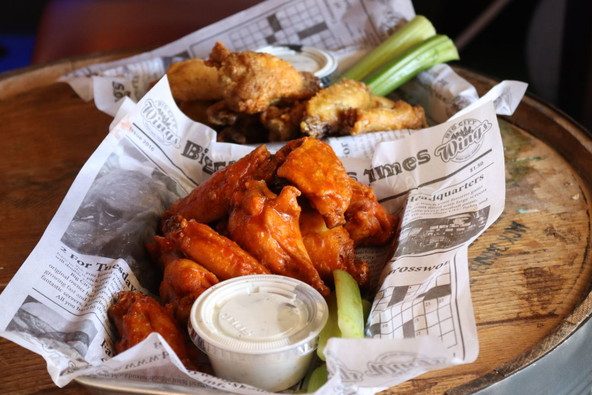 Photo 1 of 4: Big City Wings - Katy Grand Parkway
