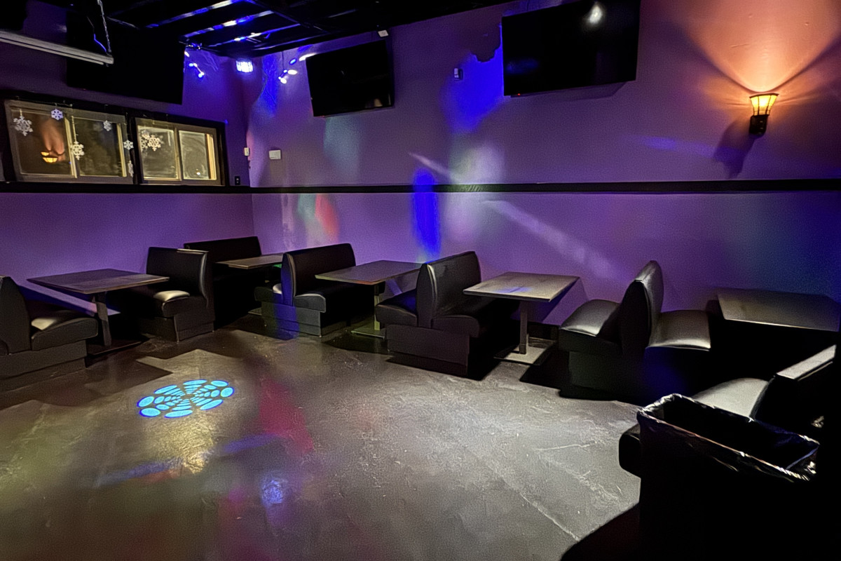 1683 Sports Bar & Restaurant