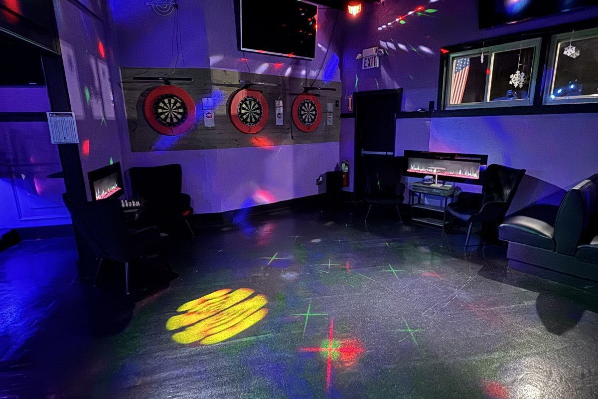1683 Sports Bar & Restaurant