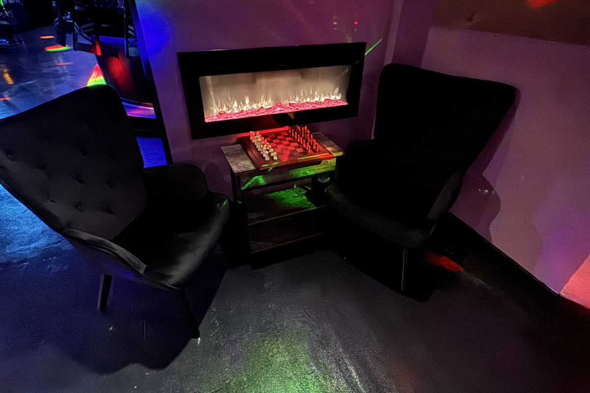 1683 Sports Bar & Restaurant