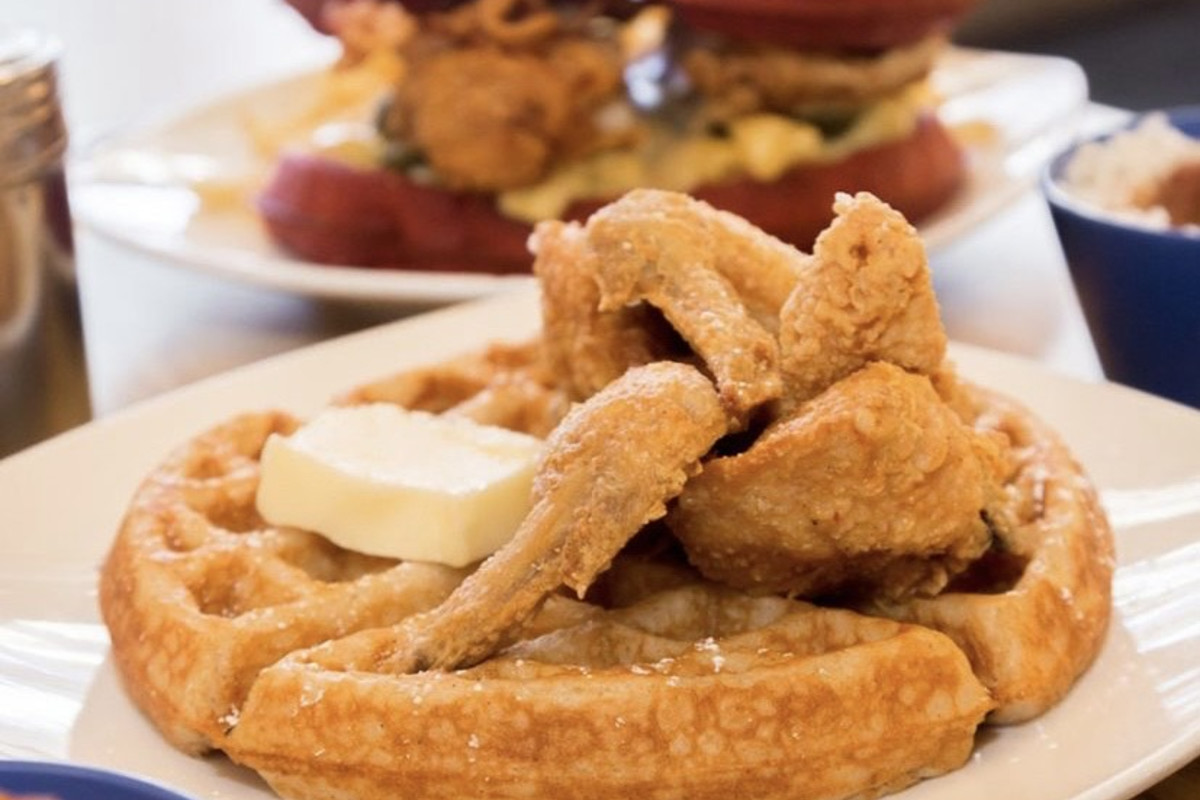 B's Chicken & Waffles
