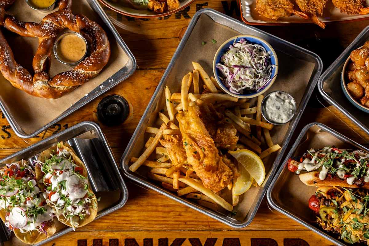 Junkyard Sports Bar & Grill