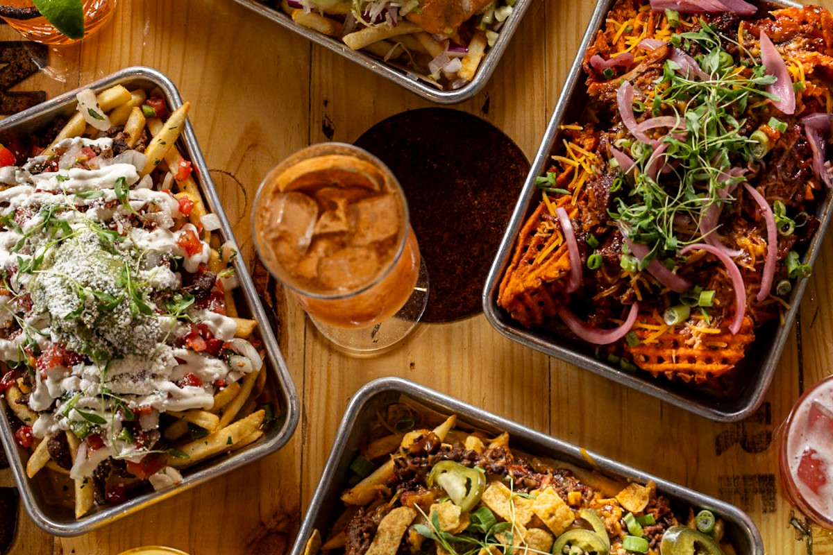 Junkyard Sports Bar & Grill