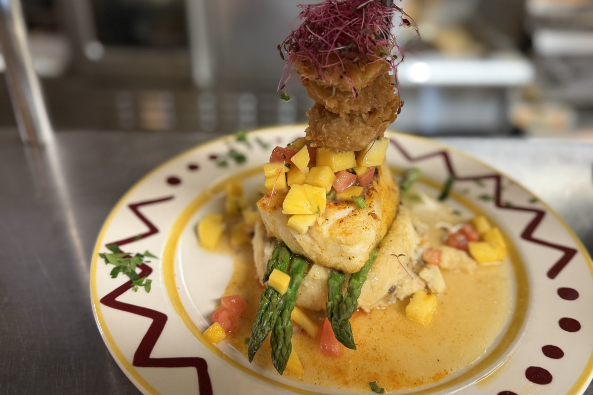 Dina's Bistro