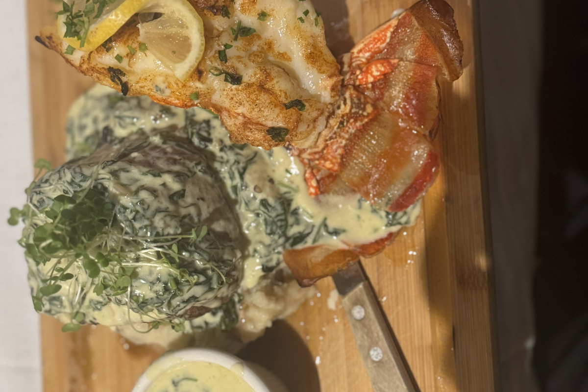 Dina's Bistro