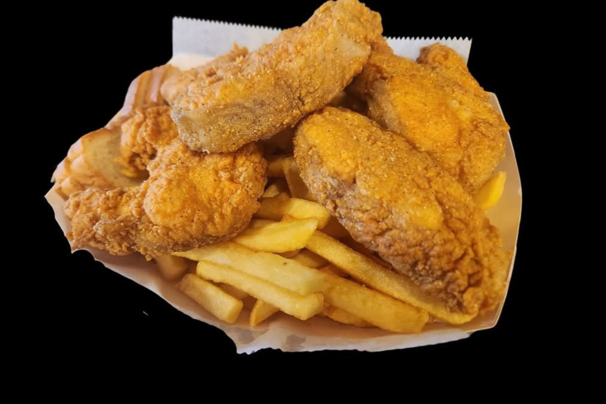 Harold's Chicken Shack 75 Bar & Grill
