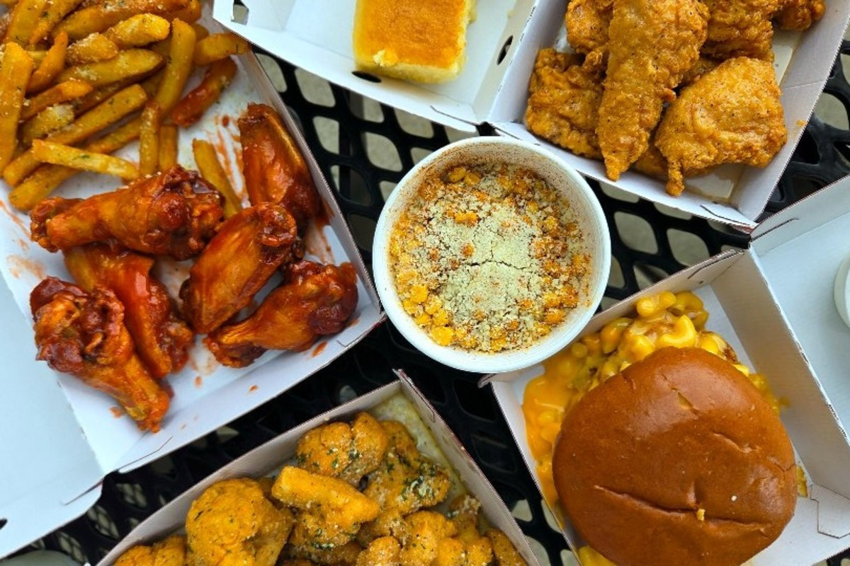 Photo 1 of 4: WingSnob - Bolingbrook