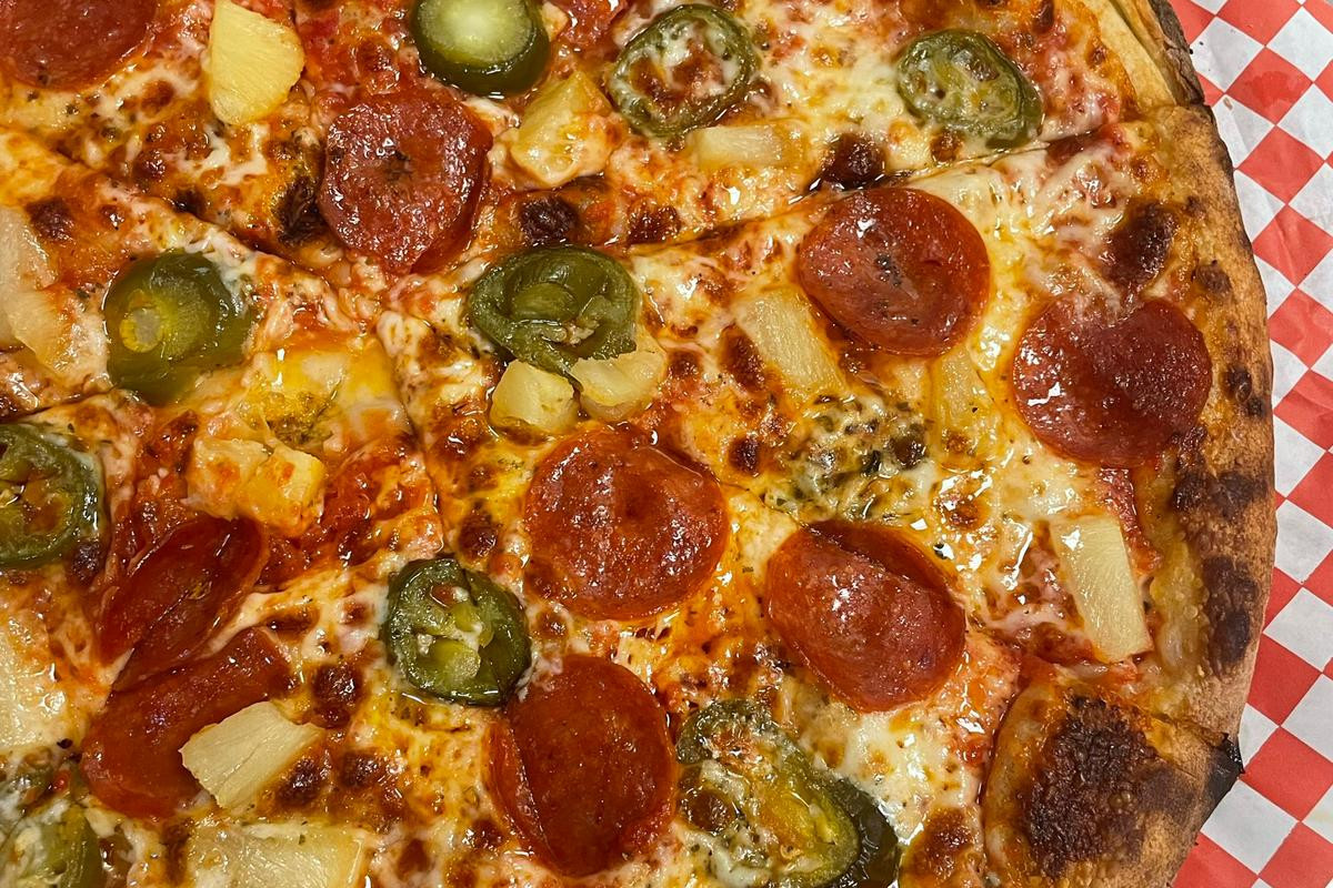 Photo 1 of 4: Lucky's Pizza - Canoga Park