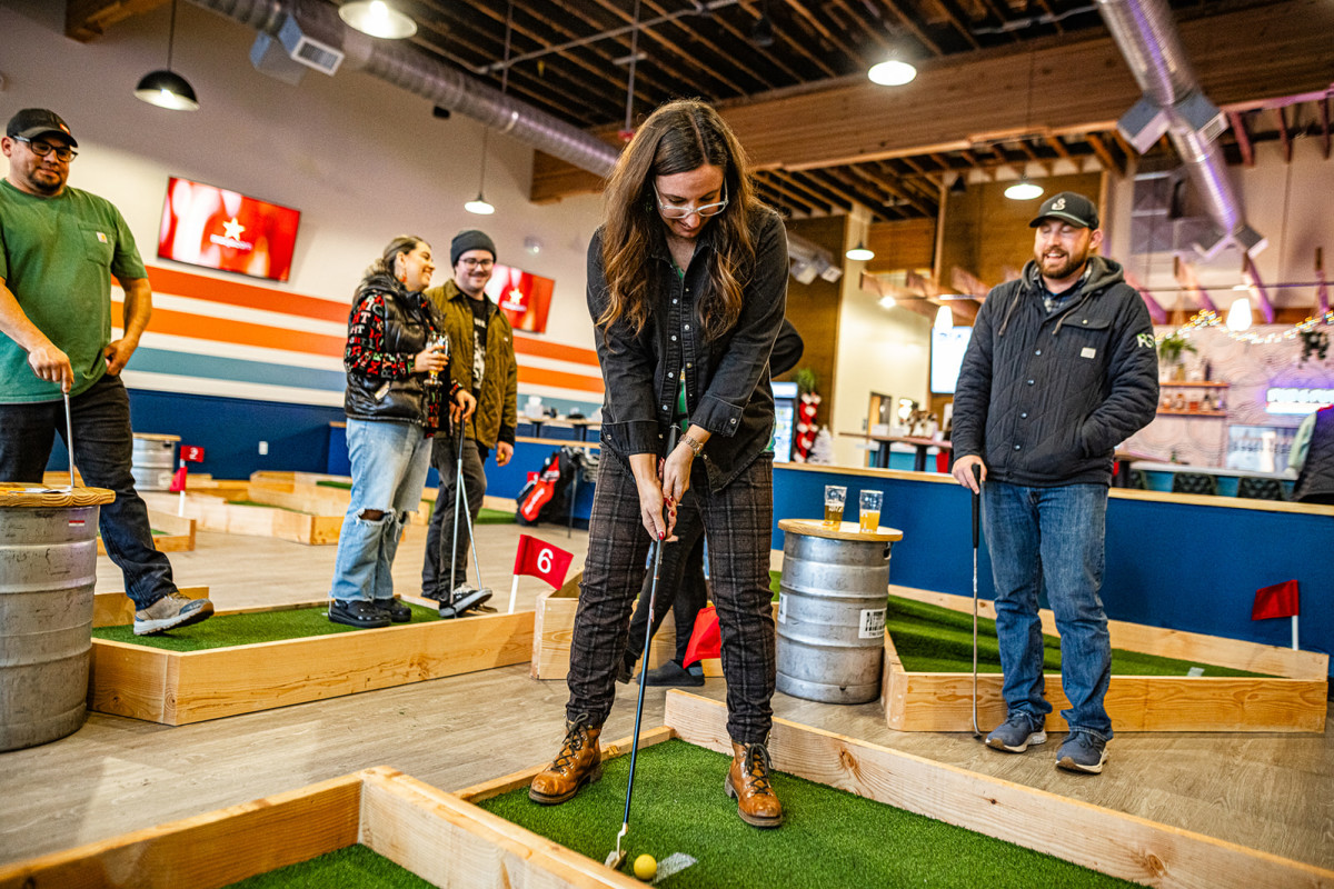 Pub and Putt