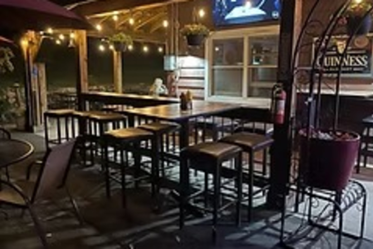 The Woodcellar Bar & Grill