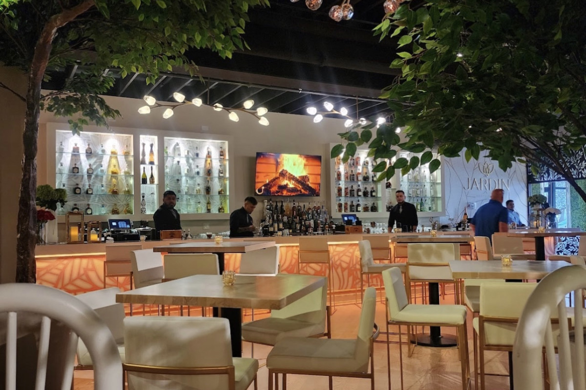 Photo 1 of 4: Jardín Restaurant